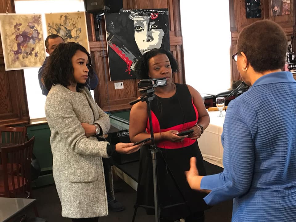 nickimayonews's tweet photo. #FlashbackFriday to the time I interviewed California Congressmember @RepKarenBass at Richard Prince's (@princeeditor) Journal-isms Reporter Roundtable. Rep. Bass is the first woman elected to serve as Los Angeles Mayor. @KarenBassLA  #journalisms #JournoLife https://t.co/QM2kRraQH9