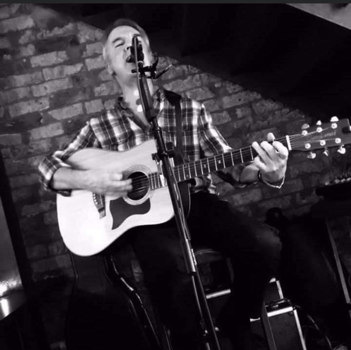 Bullanddog's tweet photo. THIS FRIDAY LIVE MUSIC FROM 7PM
The great. 'ONE HAND CLAPPING'
Get in early to get a seat its sure to be a great night 🎶🎤🕺🏻 #livemusic #burscough #ormskirk https://t.co/oxJ20WXhtQ