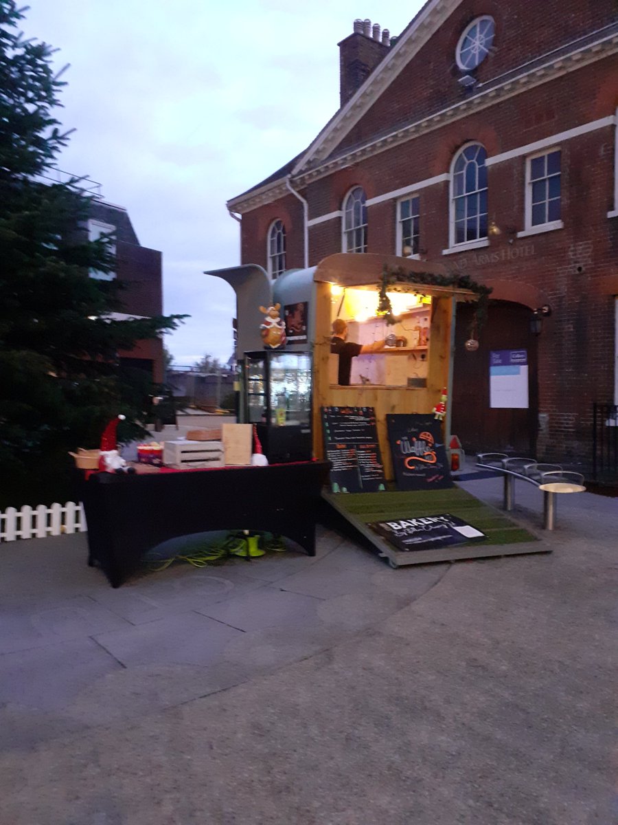 Great to see one of our <a href="/LoveNewmarket/">Love Newmarket</a> members taking advantage of the #christmaslightswitchon to promote their business. Switch on 7pm.