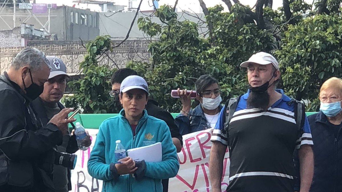 adnnoticiasmx's tweet photo. 🚨 Familiares de Elizabeth Jiménez Hernández se manifiestan en la Glorieta de Insurgentes para exigir mayor apoyo de las autoridades en su búsqueda

Se mantendrán bloqueando Av. Insurgentes en ambos sentidos por algunos minutos para luego dirigirse a la @FiscaliaCDMX https://t.co/I2HvGbRpI1