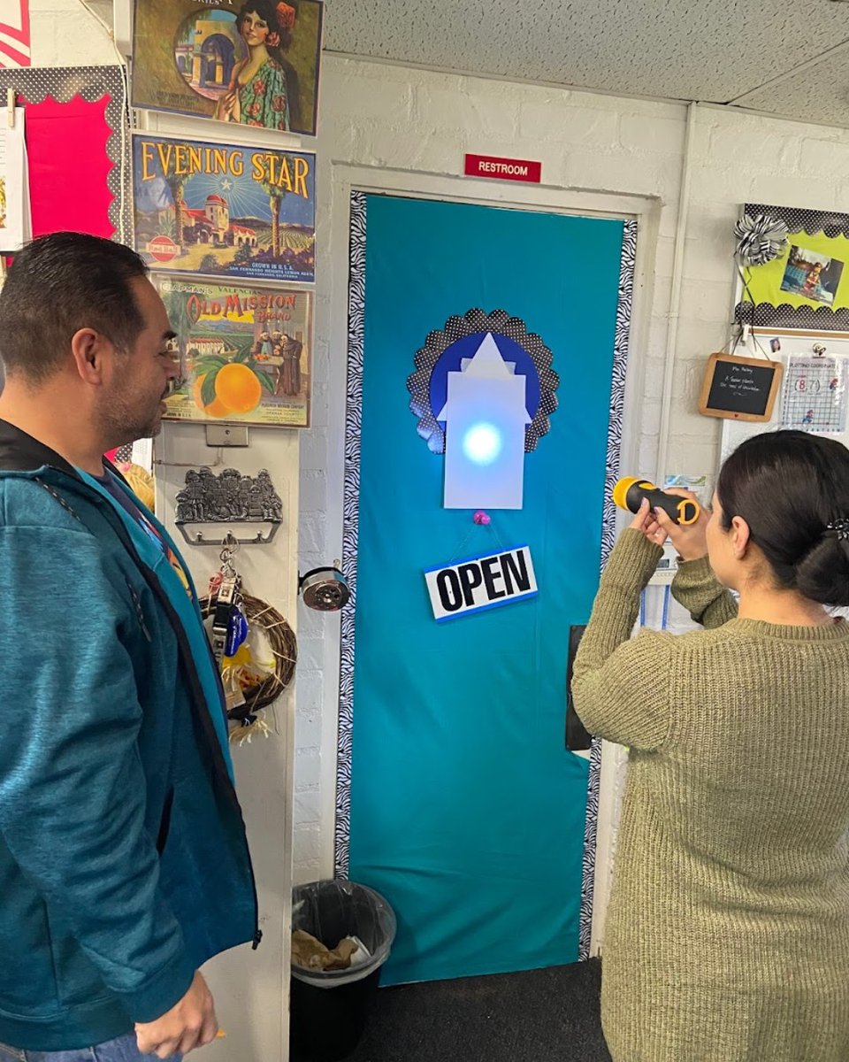 Lakeview_ESLLCS's tweet photo. #LittleLakeCSD has a proud partnership with @UCLA Science Center. Our #LLCSD teachers are currently collaborating with @UCLA &amp; @NotreDame on the SPIRAL Research Project to strengthen our curriculum &amp; our young learners’ minds.

#LakeviewES #STEAM #NorwalkCA #SantaFeSprings https://t.co/vDlx1LeQ02