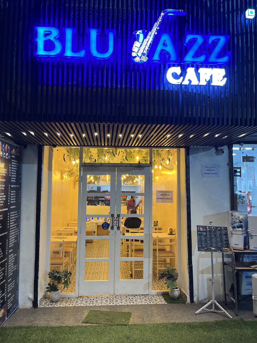 RBakshee's tweet photo. #Jammu is witnessing change #Union Minister ⁦⁦@DrJitendraSingh⁩ has promoted #Startups by young professionals
With ⁦@tarunuppaljk⁩ at his  ⁦@BLUJAZZCAFE⁩ https://t.co/44dkxlGfBb