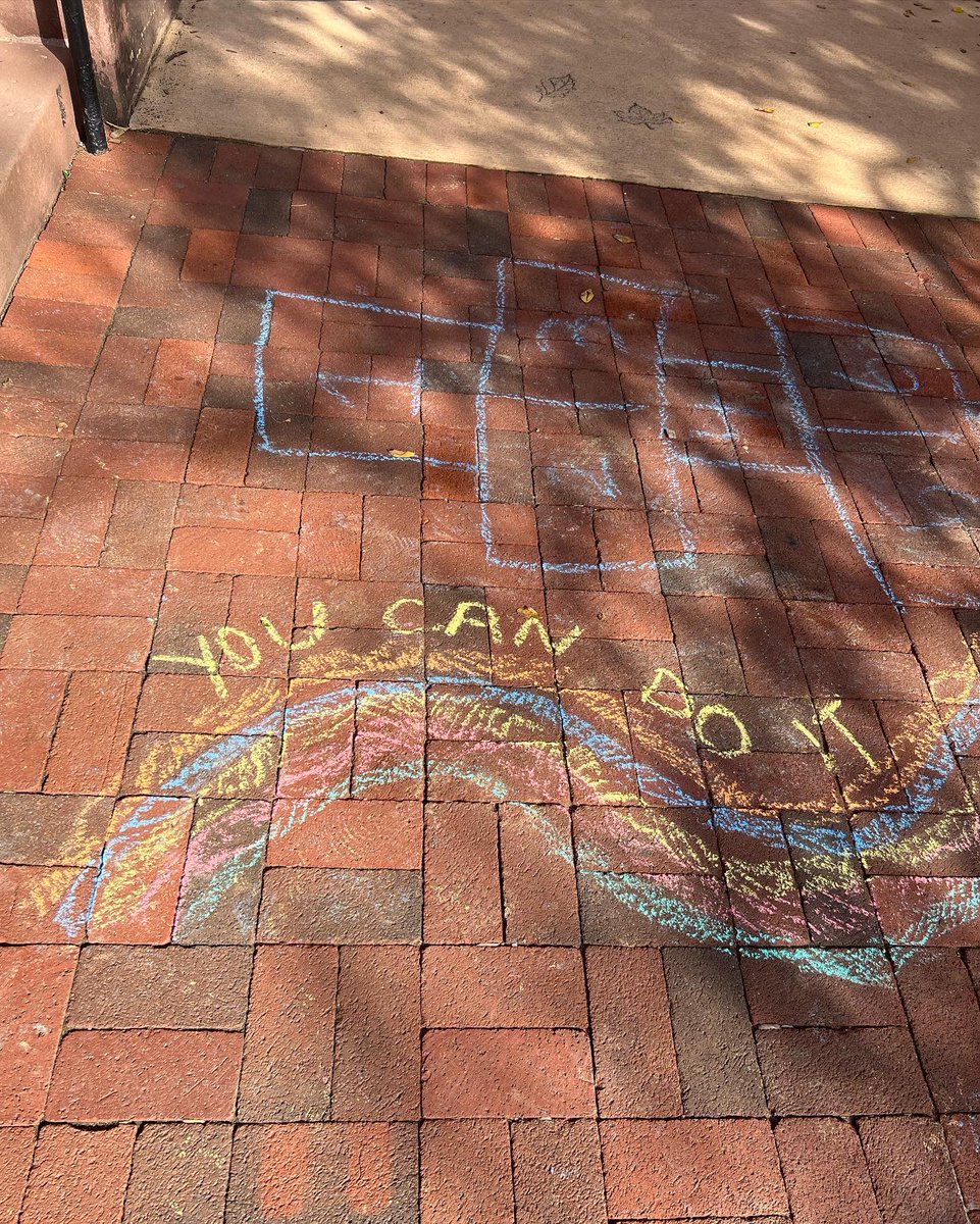 explorewithCHDS's tweet photo. Sending you off into the weekend with some positive &amp; meaningful reminders from our 5th and 6th Graders! Students were asked to share messages with the CHDS community about having a growth mindset—a topic that they’ve been discussing during advisory. ✨🎨✏️ https://t.co/GntCkmIoKa
