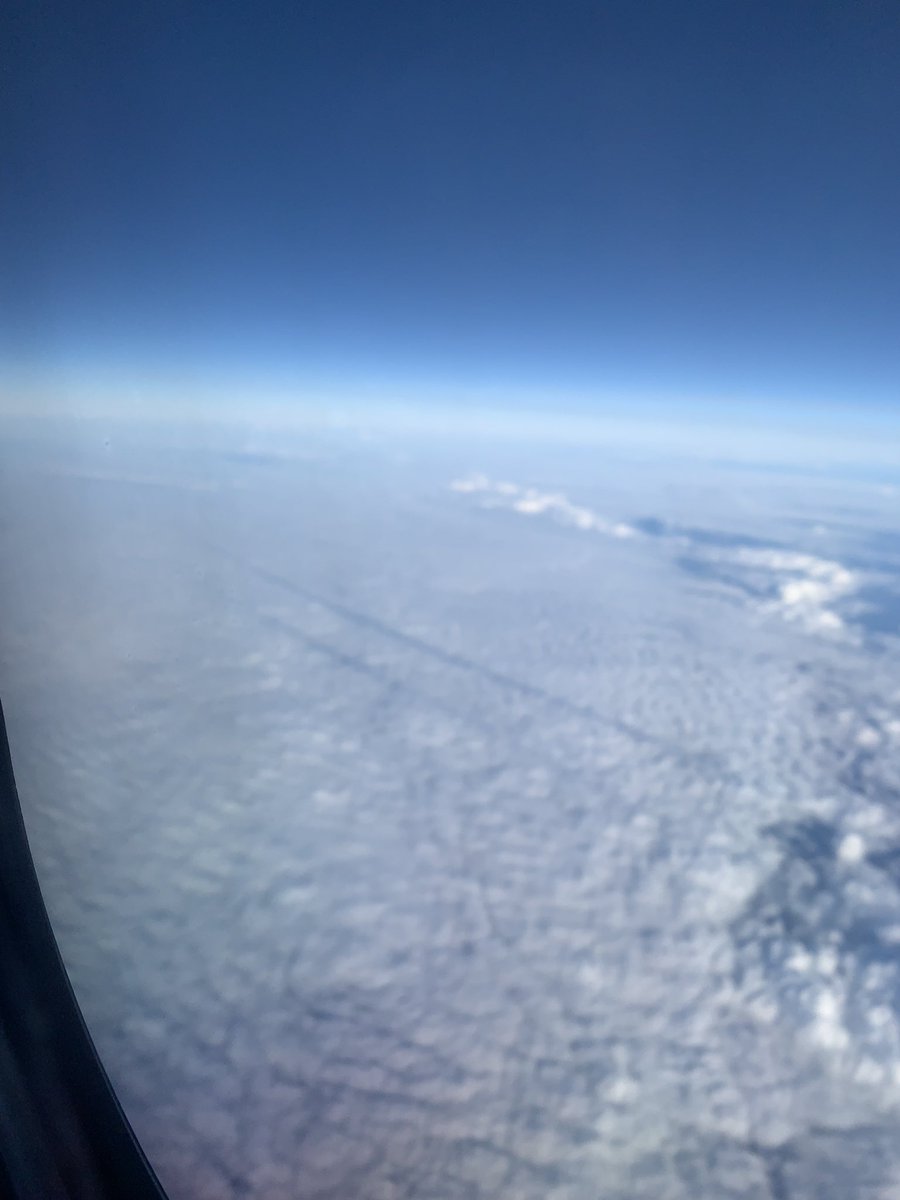 SUSIE1932's tweet photo. I wonder if my good friend and all-round aviation expert Bobby could tell me what the weird lines I saw on the ocean were. We thought aliens! ✈️🌊🛸#sea #viewfromplane https://t.co/tp9VjtS4UD