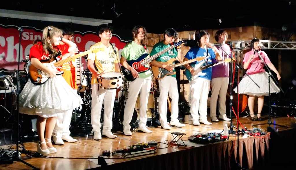 engekidamon's tweet photo. #今日のライブ 11/6
楽しいライブはあっという間で
ラストは恒例のチェリージャムで会場が盛り上がります♪
また来年も8人フルメンバーのライブを楽しみにしてまーす(ﾉ･ω･)ﾉ
#12周年
#CherrySpice
#YearofTiger🐯🐅 https://t.co/LIuSQE7rrA