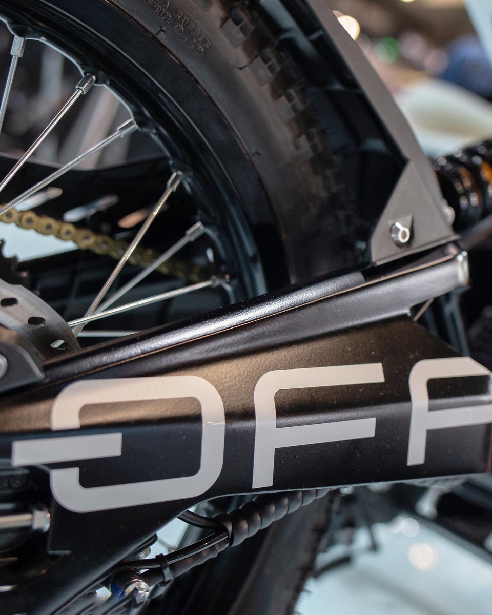 vmotosoco's tweet image. A completely new and exceptional model.
ON-R and OFF-R are the names of this novelty, respectively for the version with road tyres (ON-R) and treaded tyres (OFF-R).
Don't let anything stop you, the new Dirt Bike will take you everywhere!🍃⚡️🔥

#vmoto #offroad #offr #onr #fun