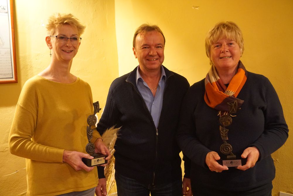 ECORD_IODP's tweet photo. Congratulations to Gabriele Uenzelmann-Neben @awi_media and @ullarohl @marum_de on receiving the #ECORD award for their outstanding input and commitment for #scientificoceandrilling and #IODP over the years https://t.co/JxxMqV0qmm