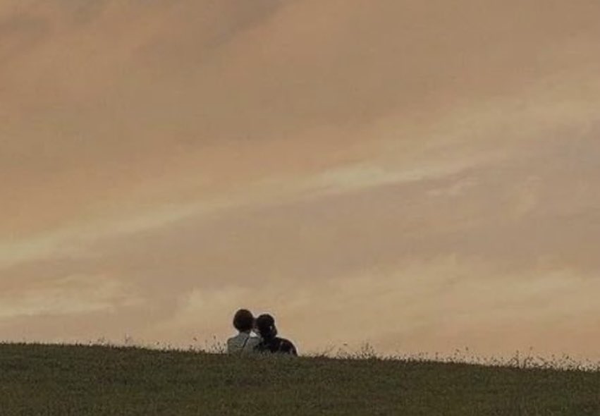 Yıllar sonra öğrendim ki; 
Bağırıp çağırmana gerek yok! Sesini duymak isteyene bir fısıltın yeter.

| Farid Farjad