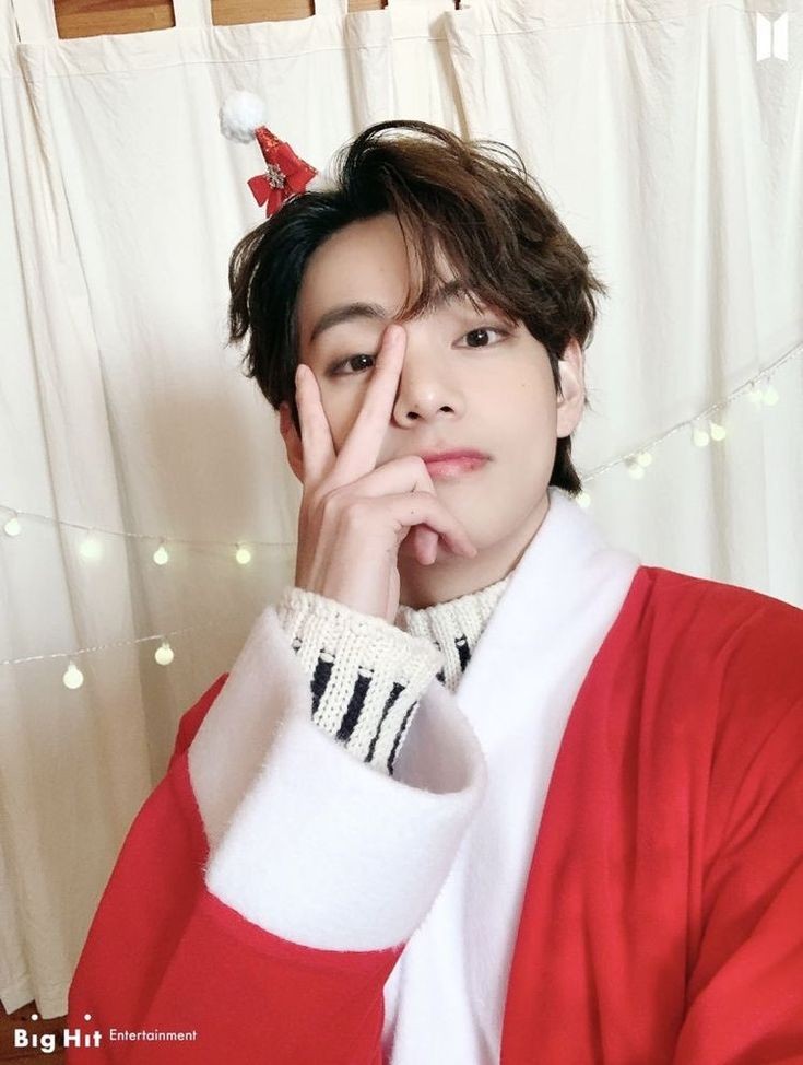 PurpleStationMX's tweet photo. 📍Según el medio británico Edinburgh live, ♡Christmas Tree♡ es la canción festiva más popular de esta temporada navideña, superando a 'All I Want for Christmas Is You' de Mariah Carey
🖇https://t.co/RN1dNVzlpw
#christmastreev #Taehyung
°.*𝓜𝓪𝓻𝓴𝓸𝓸𝓴٭🐰 https://t.co/sTzcWfdruN