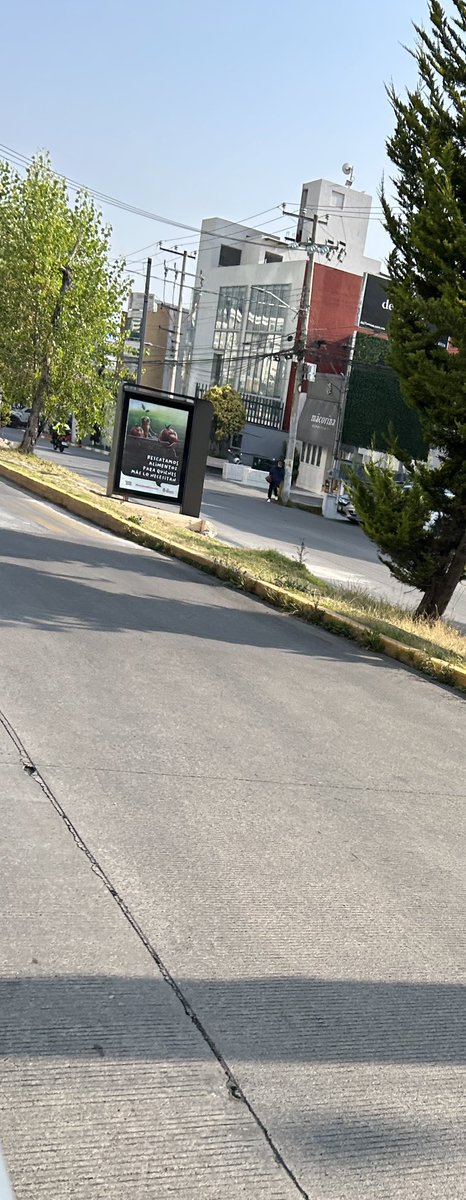 mexinterlo's tweet photo. Nos acaban de poner este nuevo anuncio en Jesús del monte. PARA QUE??? @Huitzquillocan @huixquigob @VInterlomas @SS_Edomex https://t.co/3q0M8VqrJV