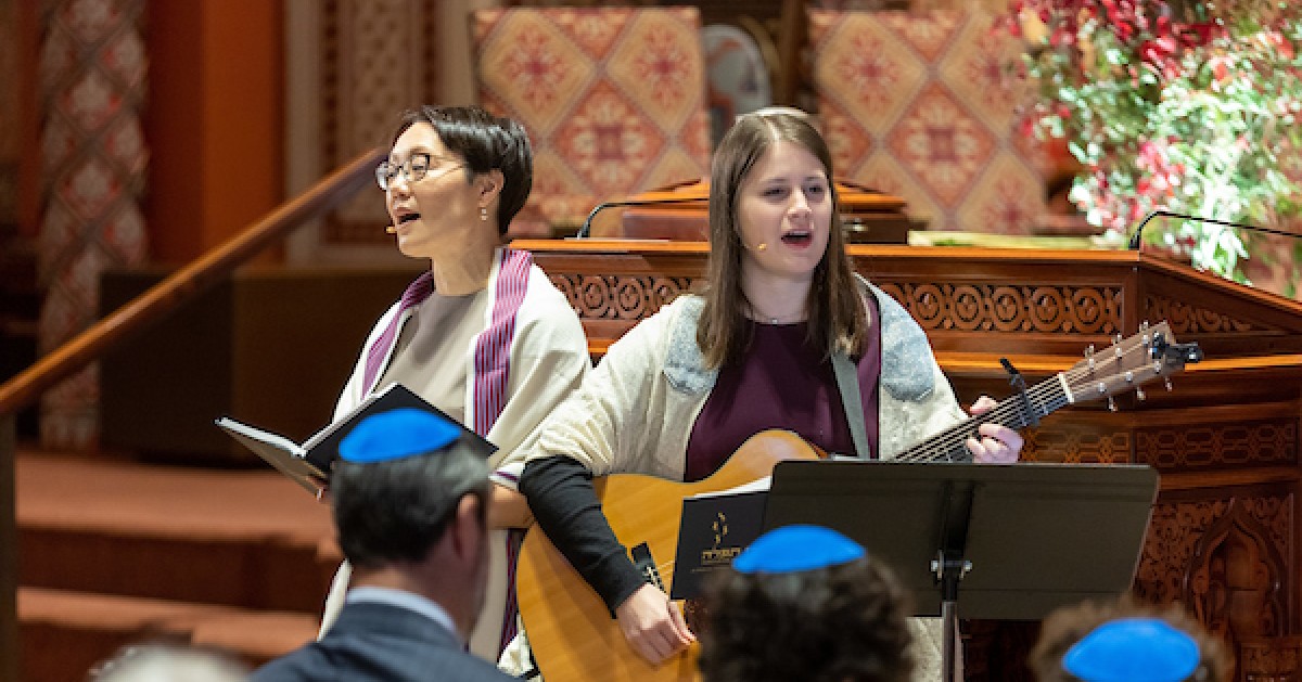 TempleIsraelMI's tweet photo. #MazelTov to our 'alum' Cantor Jenna Pearsall, who will be installed at Central Synagogue tonight during #Shabbat worship. We could not be prouder! #ReformJudaism #DetroitJewish @accantors https://t.co/foQwuwFuKW
