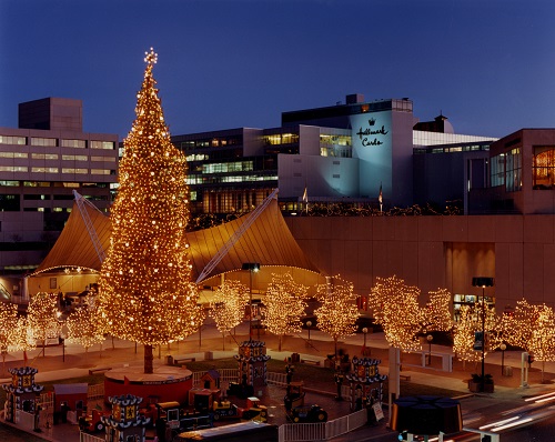 KCLibrary's tweet photo. A week from today Mayor @QuintonLucasKC will light Kansas City's Christmas Tree @CrownCenter. 🎄 A reader recently asked our #KCQ series w/ @KCStar about the history of this annual tradition and we shed some light upon the matter: https://t.co/kJVpJPEBn3

#kcHistory https://t.co/XneZ474CA0