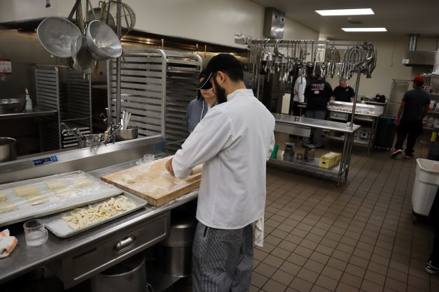 PinellasTech's tweet photo. It's been an Attitude of Gratitude this week in St. Pete ... on Wed & Thu, the Pro Culinary Arts & Hospitality students delighted everyone with a delicious Thanksgiving lunch. What a great reason to be thankful!
#PTCproud #PTCculinary #OpportunityStartsHere #WeGrowFoodies https://t.co/MvPqamoZnz