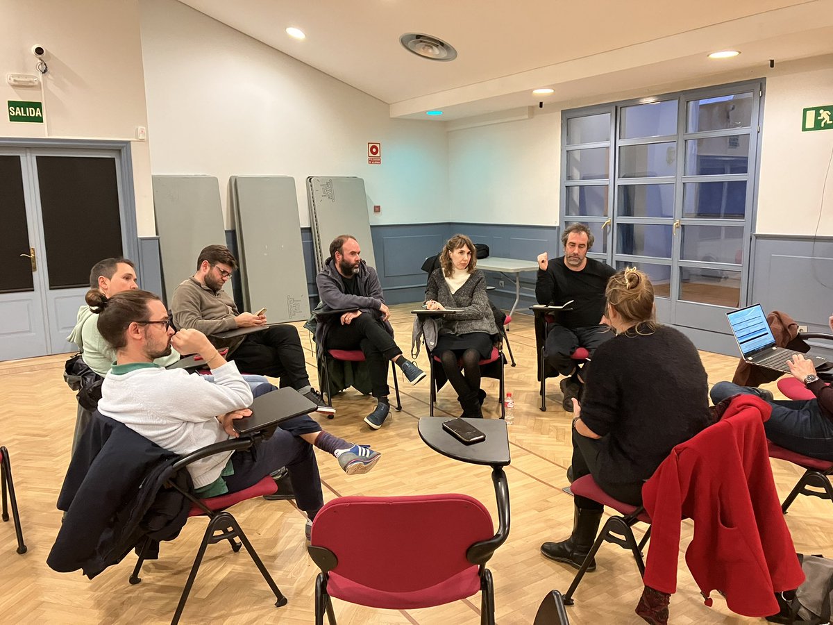 CantabriaFilm's tweet photo. ¡¡Por fin ha llegado el momento!! Comenzamos el tercer taller de impulso junto a #IsonaAdmetlla con la sesión de seguimiento de proyectos de años anteriores. Qué bueno ver la evolución que están teniendo 🙌🏻 #GeneraciónDCP #DCP16 https://t.co/2KtDzKg0RT