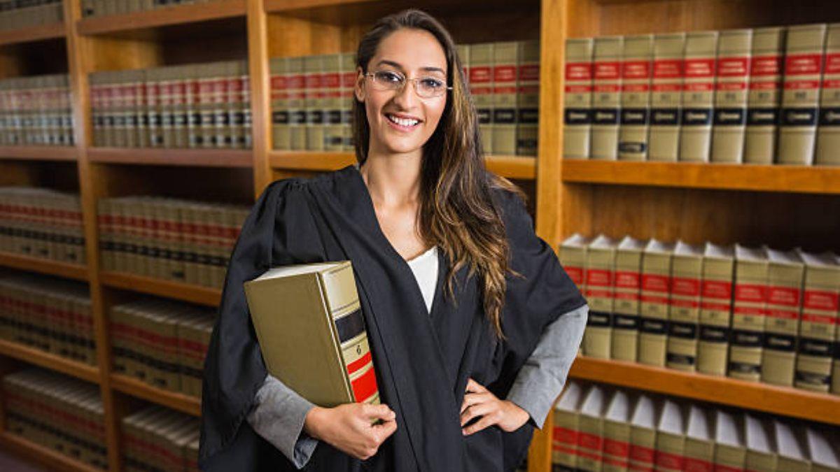 ¿Cuántos años dura la carrera de abogacía?⚖️La carrera tiene una duración aproximada de 5 o 6 años, dependiendo de la universidad elegida.
🗓Cada universidad cuenta con un plan de estudios en el que detallan las materias incluidas👉 bit.ly/3tEO3Ej #Argentina #Universidad