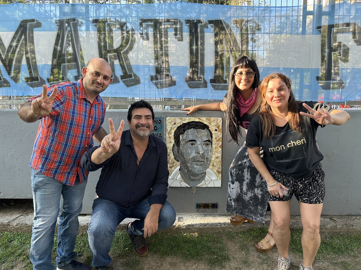 Ayer dejamos todo para acompañar la hermosa iniciativa de un mural en la #plazaMartinFierro de #SanCristobal en homenaje al Compañero y gran amigo Albino “Mono” Saldivia. 
Gracias a l@s Cumpas de la U.B La hora de los Pueblos (donde milito ) y a la familia   x invitarme .