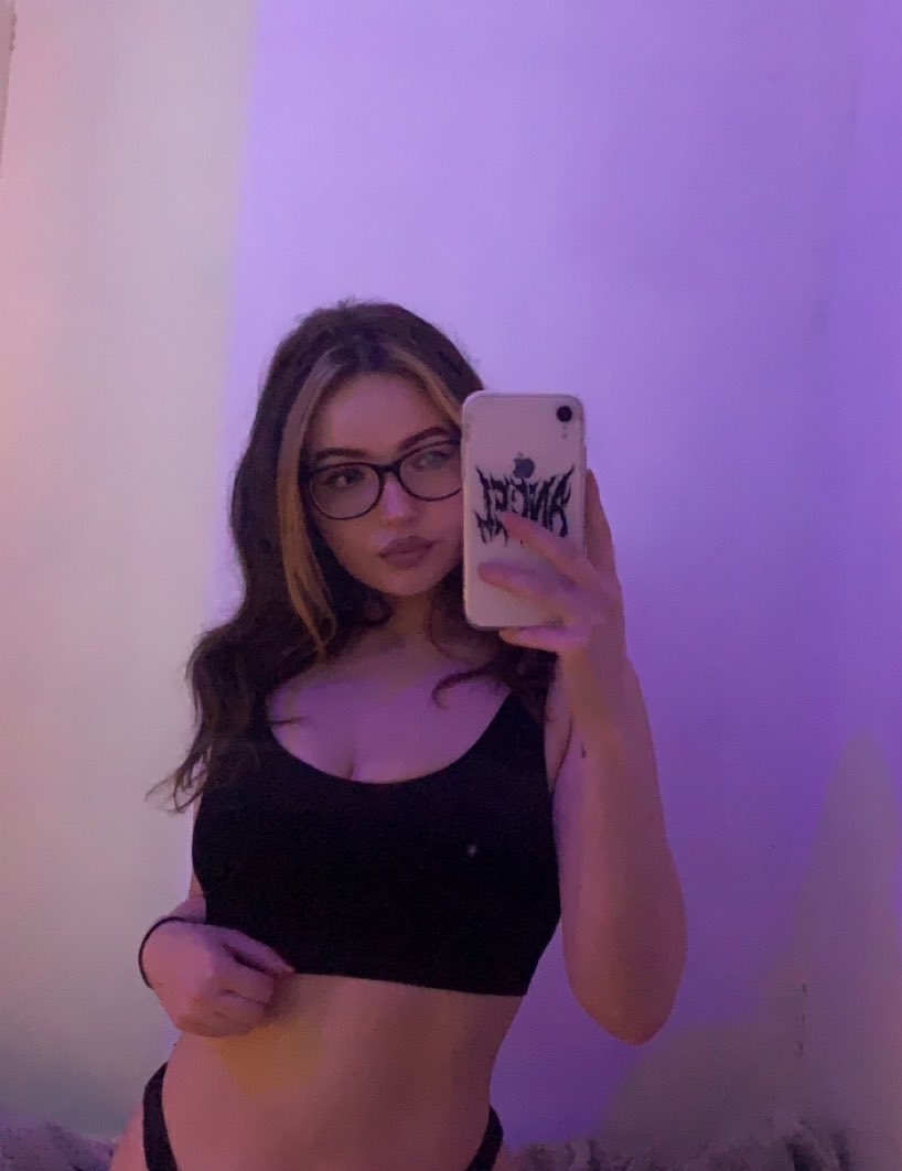 vibabyvenus's tweet image. like + rt 4 a 🐱 pic dm ;)