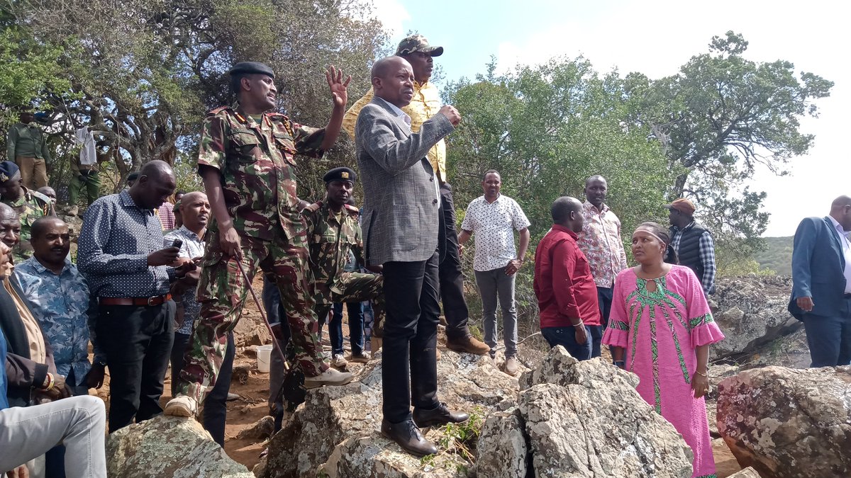 InteriorKE's tweet photo. Interior CS Prof @KindikiKithure was in Samburu County today to launch specialized training for 300 National Police Reservists who’ll complement special police units deployed to combat banditry and cattle rustling in the North Rift. https://t.co/6s2ezPvZHk