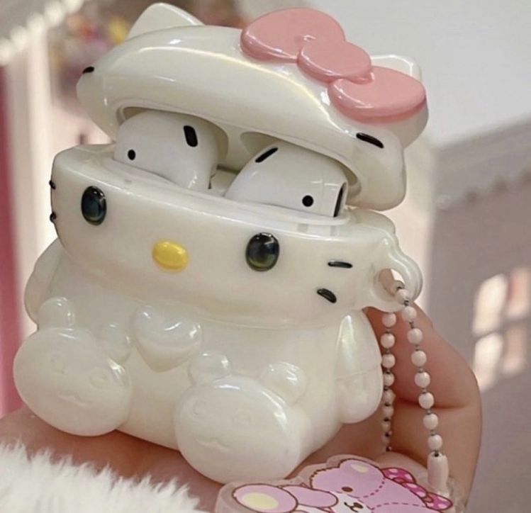 blossombabiii's tweet image. hello kitty AirPod case