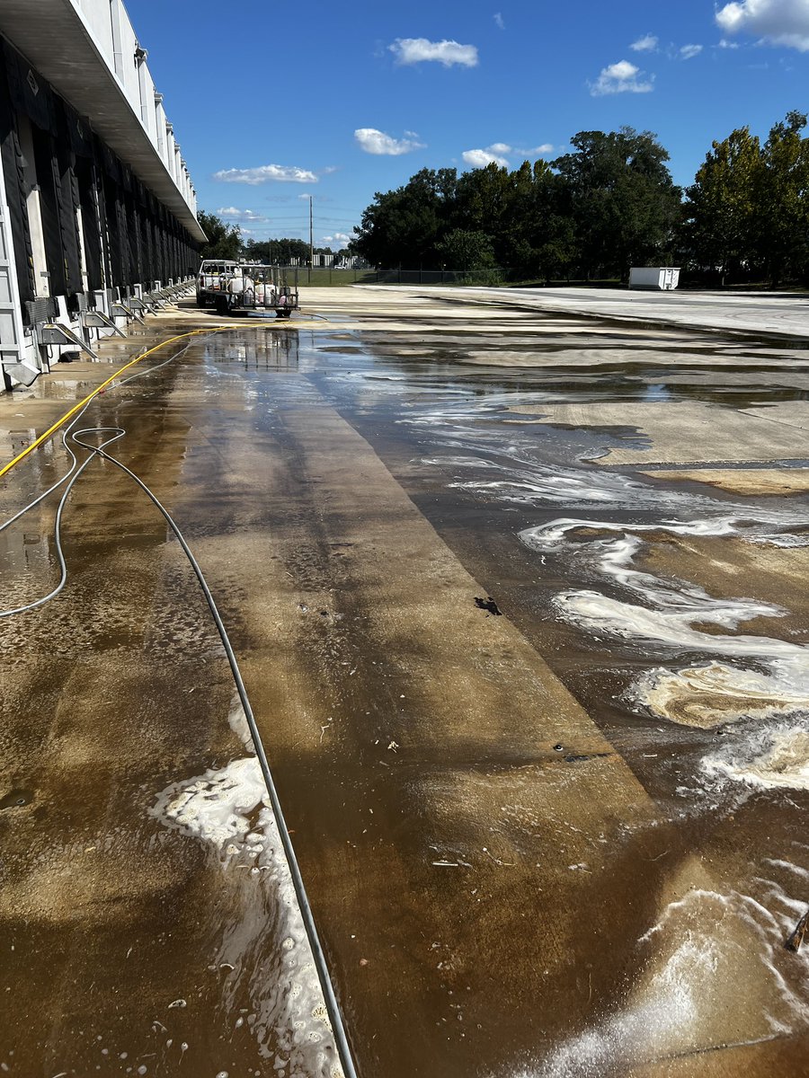 powerwashocala's tweet image. Whether its just a Driveway or a Truck loading dock we can Handle it all….  352-875-8098
