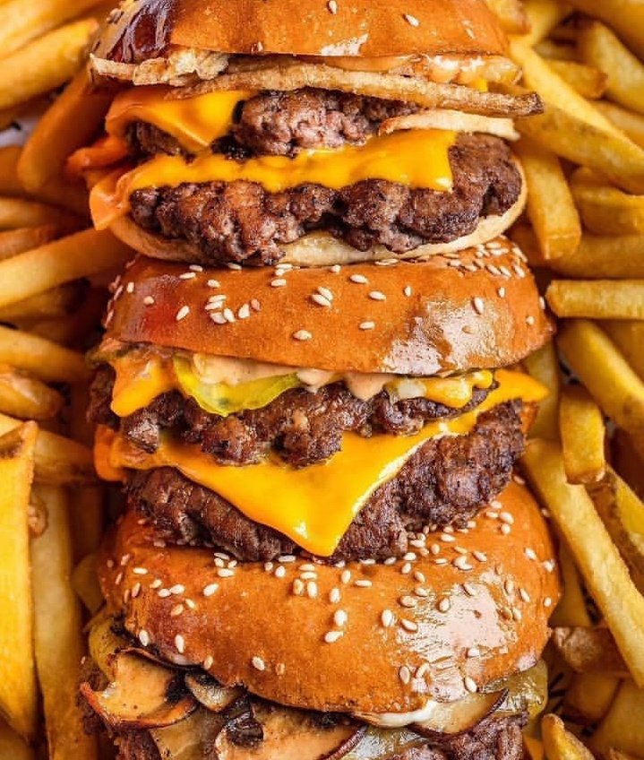 Food is a form of Love ❤ 

📸 IG juicyburgerss