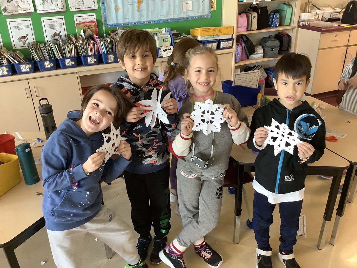 fiesserm's tweet photo. My students loved folding and cutting snowflakes for seniors today! I can’t wait to deliver them to @HaltonAlive for Halton’s seniors to enjoy! @St_Andrew145 https://t.co/OVlr2gOCKd