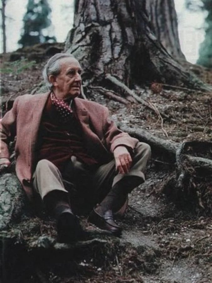 JRRTolkien's tweet image. “Some of my kin look just like trees now, and need something great to rouse them; and they speak only in whispers. But some of my trees are limb-lithe, and many can talk to me." #Tolkien #Treebeard #Ent #Tree #LOTR