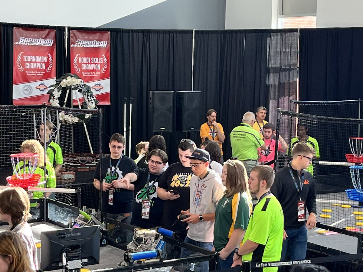 PiBoticsVEX's tweet photo. We are at Speedway Signature Event in Speedway IN! Go PiBotics! @IgniteAtRIC @Boone_County https://t.co/bB85jtaA9E