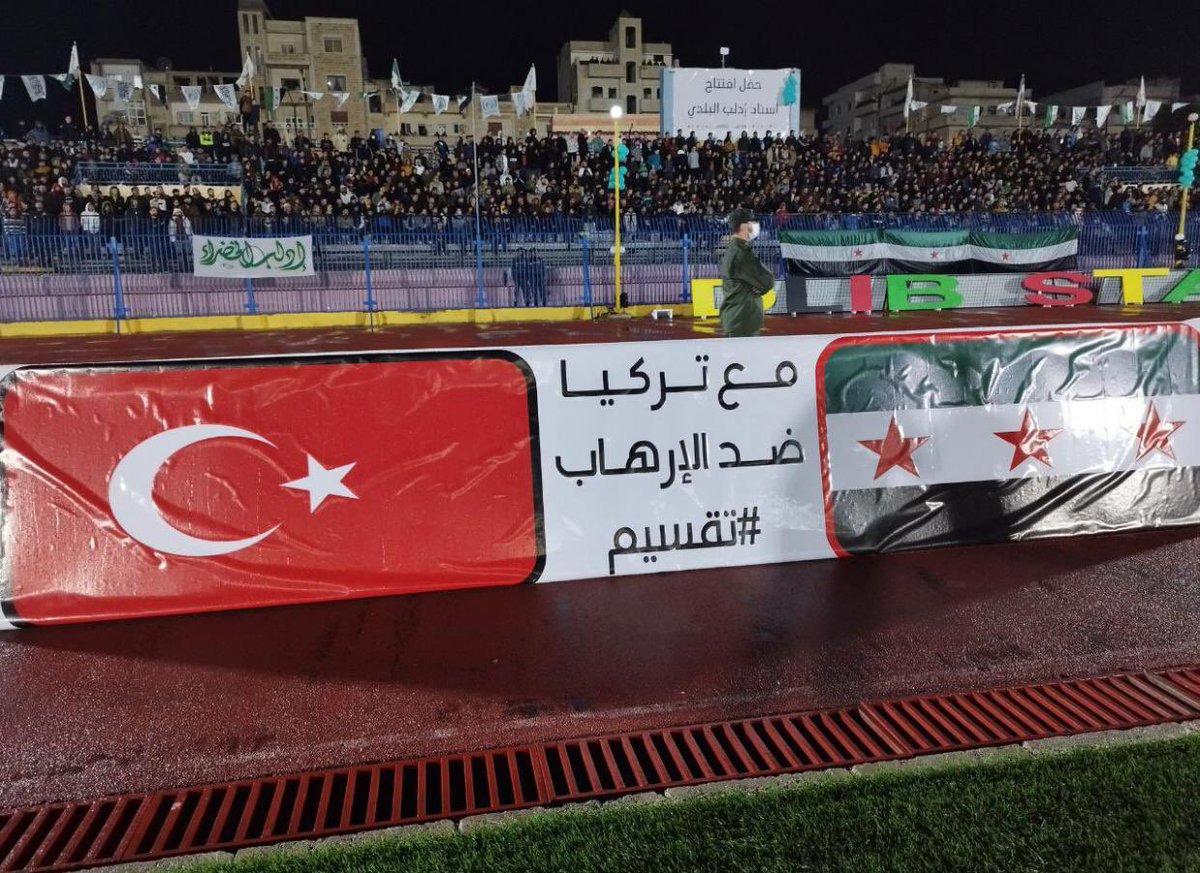 aymanalasmi's tweet photo. هنا #ادلب هنا #الشمال_السوري الذي نزح إليه الكثير من السوريين هرباً من بطش #النظام 
كل الآلام لم تنسي شعبنا السوري أن يقف مع  #قطر الشقيقة في فرحتها بالعرس الكروي كما لم ينسى مشاركة  #تركيا الشقيقة وشعبها حزنه وألمه بعد العملية الإرهابية في #تقسيم https://t.co/48nBI8vRfi
