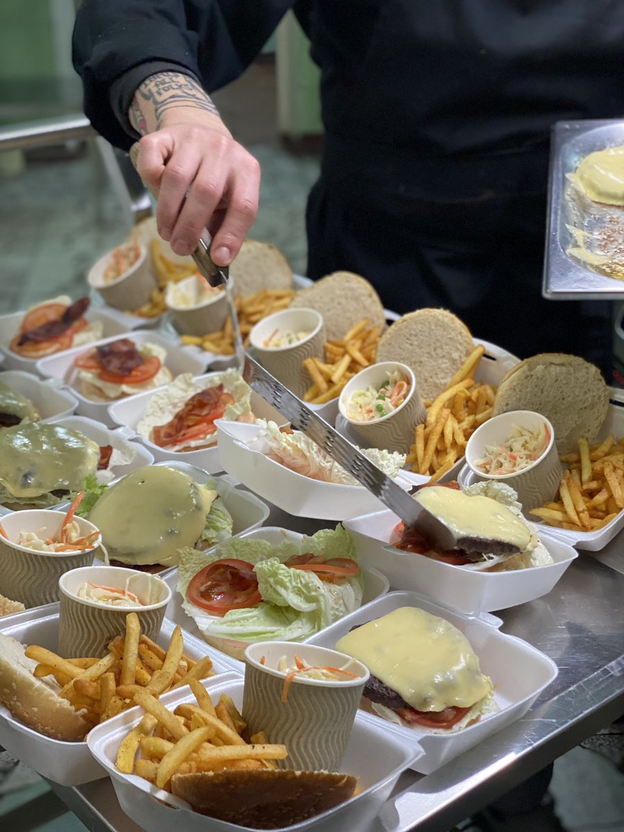 Maryink13's tweet photo. Itβs burgers time)
#magicfoodarmy @chefzhenya https://t.co/1nBAaXpl41