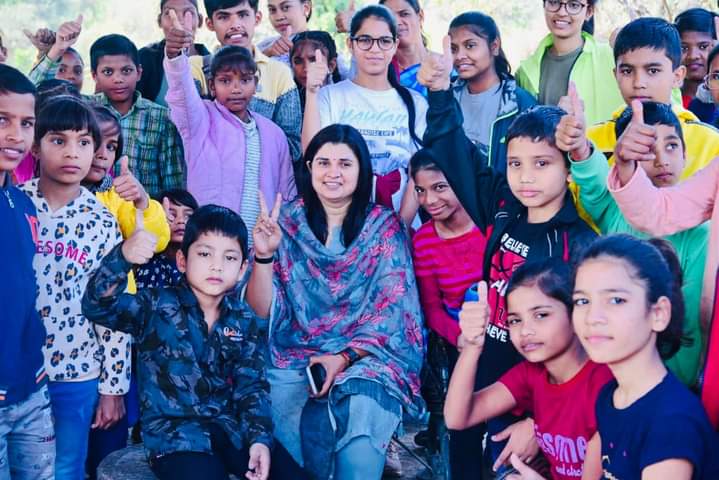 rscpcr's tweet image. बाल सप्ताह अंतरगत आज नाहरगढ़ जैविक उद्यान में बाल गृह के बच्चों को भ्रमण करवाया..
आयोग अध्यक्ष श्रीमती संगीता बेनीवाल द्वारा कार्यालय से हरी झंडी दिखाकर बसों को रवाना किया।
@RajCMO
@SangeetaBeniwa3 
@SangeetaGarg_ 
@shiv_naga 
@nusratajm