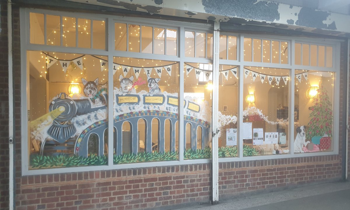 TPTRetail's tweet photo. Xmas has arrived at Hayes Station! We love a Xmas window (especially when they feature🐶! #hayesstation #supportlocal #localretail 
@Se_Railway https://t.co/A0sBzlG0jX