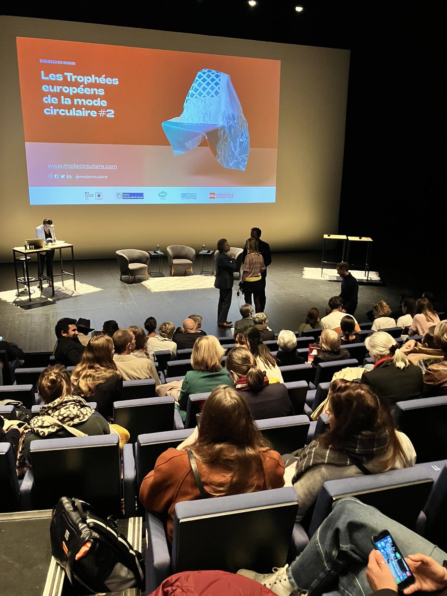 modecirculaire's tweet photo. Présents nombreux pour la remise des Trophées européens de la mode circulaire,
#modecirculaire 
@MEL_Lille @ademe @hautsdefrance @rev3 @EurometropoleFR @EurometropoolNL https://t.co/NY98XHAwxH
