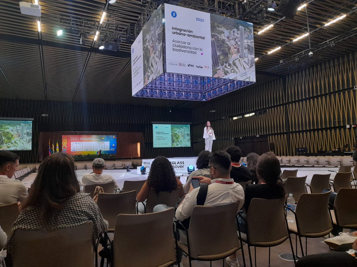 ProbogotaRegion's tweet photo. 2/4 Allí, @ManuelaUribeB, directora de Ciudades Inteligentes, presentó los parques Metropolitanos de la ronda del Río Bogotá, propuestos por #ProbogotáRegión, @camaracomerbog, @el_BID #Taller y #ORU para acercar a los ciudadanos a elementos de la estructura ecológica principal. https://t.co/MAwTFJ23of