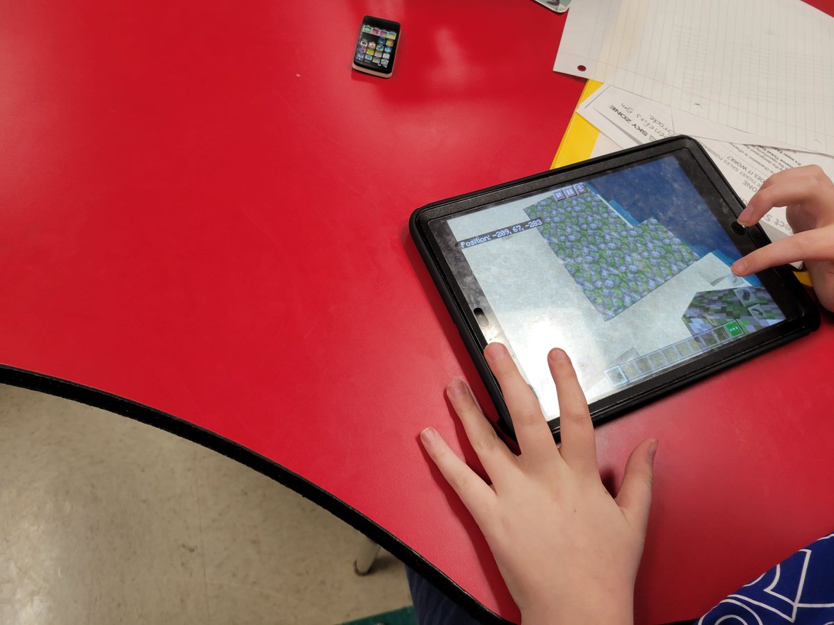 melthornhill's tweet image. 5th-grade students at Elk Center were using Minecraft today to help solve area and perimeter problems. #kcslearning2020