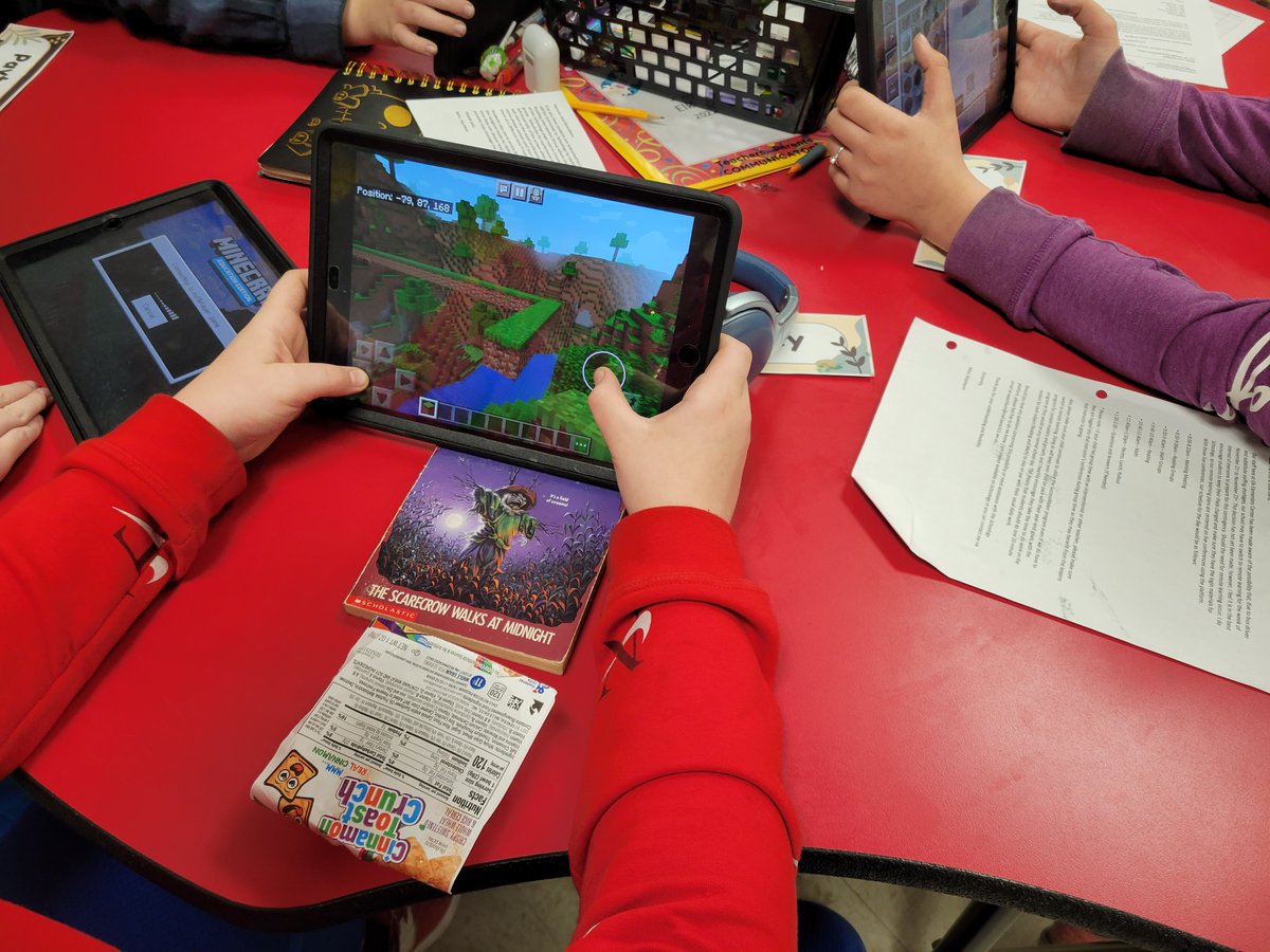melthornhill's tweet image. 5th-grade students at Elk Center were using Minecraft today to help solve area and perimeter problems. #kcslearning2020