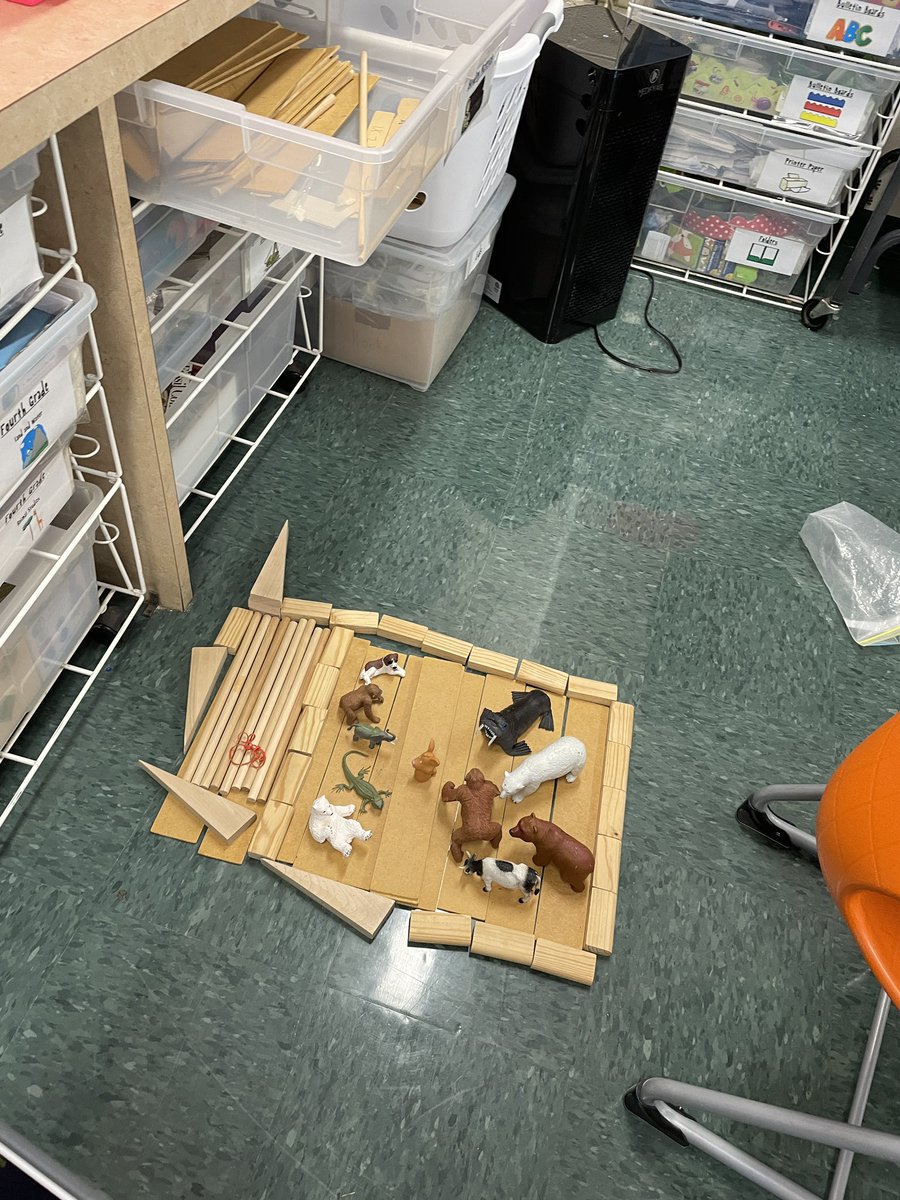 These hard working 2nd graders earned some Science Explore (free) time today.  Way to go!  #everettsoars #lfmoments