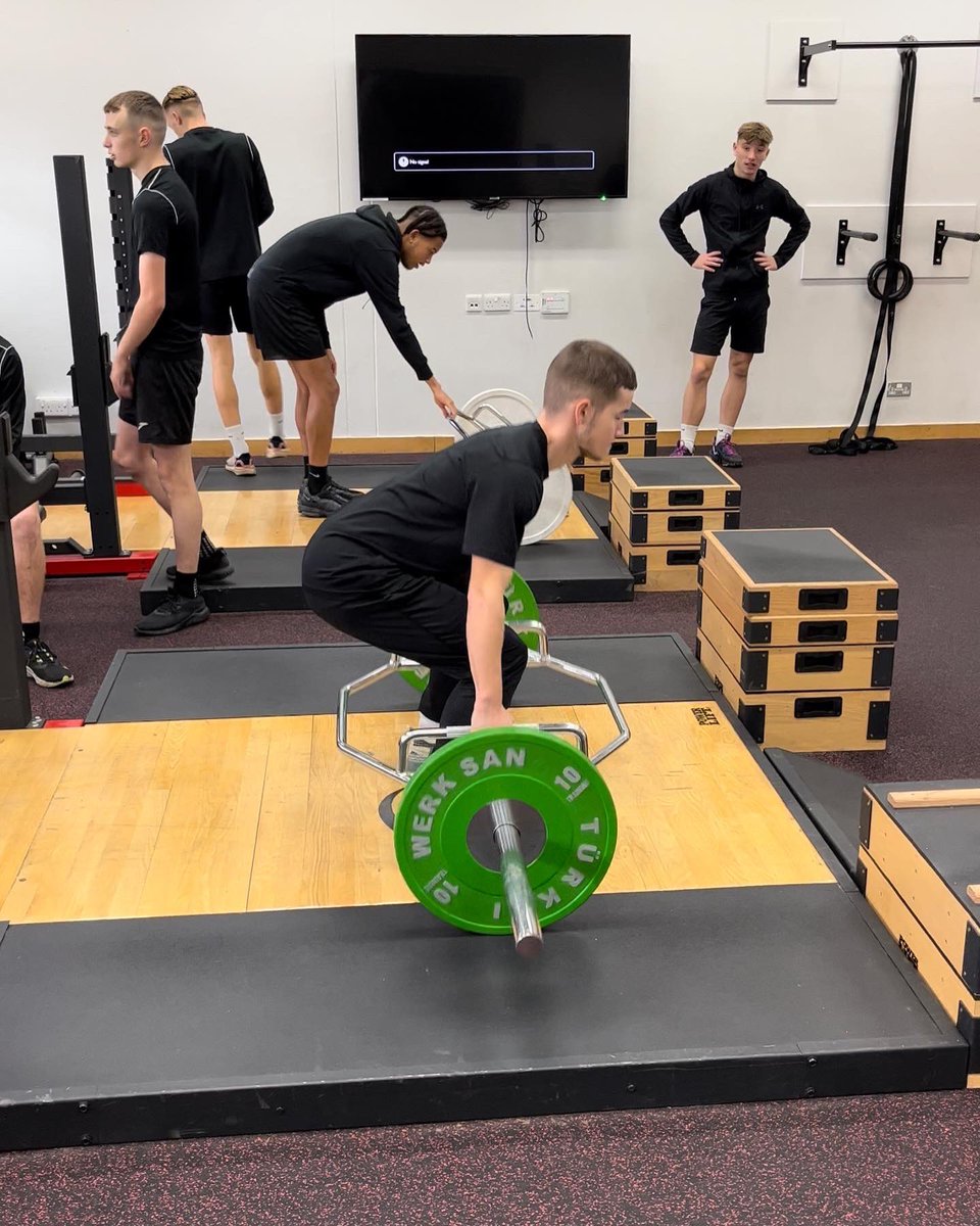 NEliteAcademy's tweet image. Working hard in S &amp;amp; C

Following on from our games this week, the college lads were working hard in the gym. 

🏋️‍♀️ Power training 
💪🏻 Strength Work
🏃 Conditioning 

#physcialimprovement #worktowardsgoals #progression #beelite