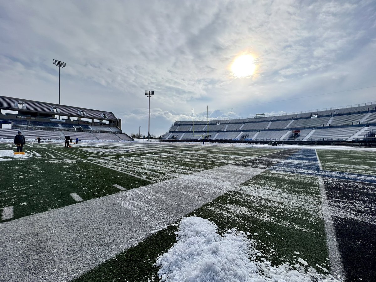 #BuffaloBills stadium on left. 
<a href="/UBuffalo/">UBuffalo</a> stadium on right. 

One is south of town, one is north of town. Major difference. 

#buffalo #nywx #snow #LakeEffectSnow