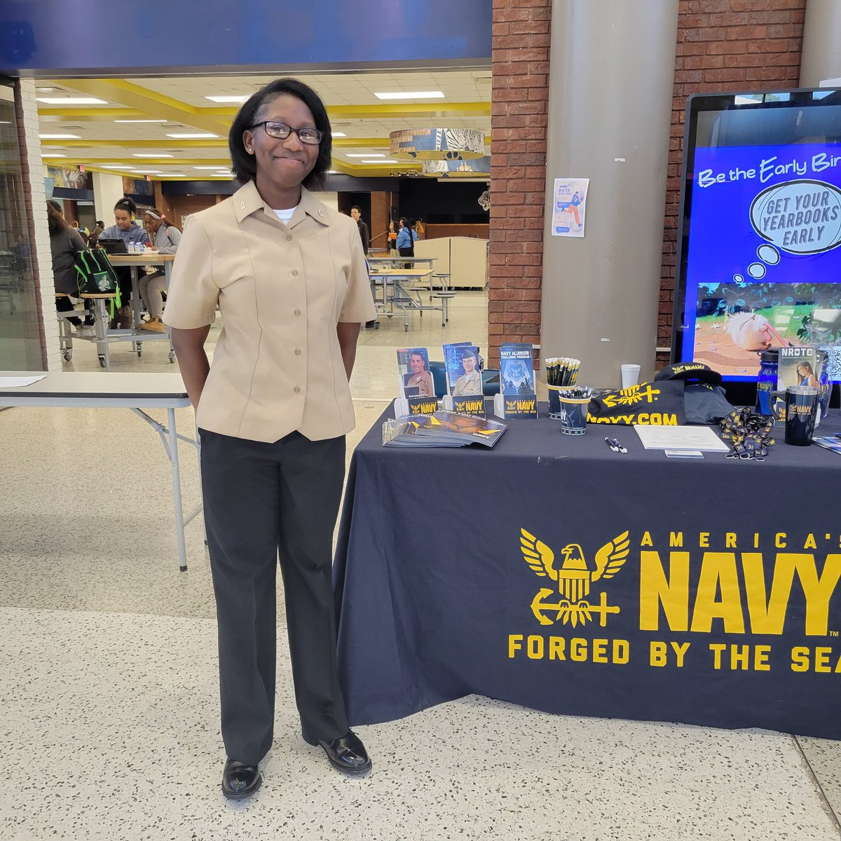 BIParentEngage's tweet photo. #BIGrad🐅 #Classof22💙💛 #HomeTownRecruit⚓️ @USNavy @BradwellTigers @BradwellMedia @SGTheBestNest @LibertyCoSchool @MRRVH https://t.co/EixECjFzry