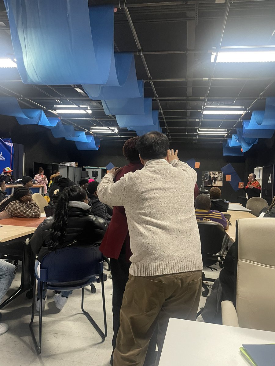 kiaramusee's tweet photo. Today is Morgan State University Open House!! Perspective Morgan State students are exploring campus and stopped by the School of Global Journalism &amp; Communication to hear current students talk about SCOM and other opportunities on campus. #SCOMUP https://t.co/bdRiUr4JLy
