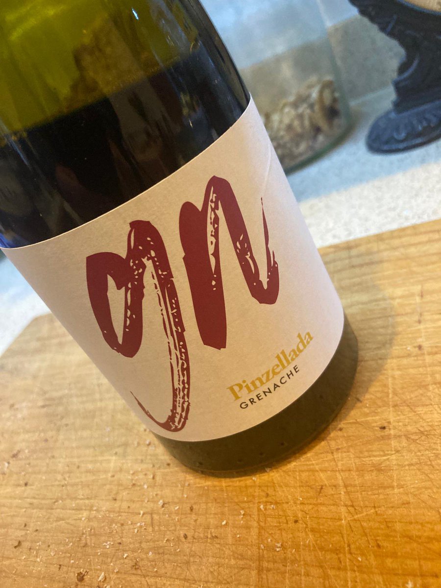 macdudeuk's tweet photo. @LizGabayMW @Photos_in_Chile @simonjwoolf @pmabray @DarrenOemcke @st_molloy We have a brand #Pinzellada - or “brush stroke” in Catalan. Each wine is unique and has a unique label “picture”. This is, for instance, a current release of 20month oak aged Garnatxa Negra. https://t.co/QSiOgKjWa3