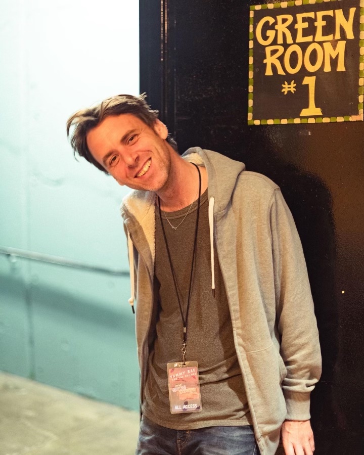 SammyRaeMusic's tweet image. THE CREW.
If you’ve seen a show on this tour you’ve got these people to thank: Victoria, Alex, Riley, &amp;amp; Mia💫 
For capturing our lives onstage and offstage, managing our light rig, and sharing our gratitude with you online. 
The Backstage Friends make this whole world go around❤️