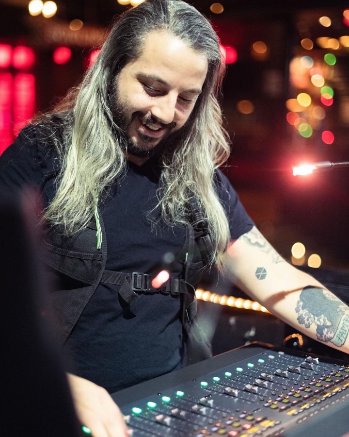 SammyRaeMusic's tweet image. THE CREW.
If you’ve seen a show on this tour you’ve got these people to thank: Victoria, Alex, Riley, &amp;amp; Mia💫 
For capturing our lives onstage and offstage, managing our light rig, and sharing our gratitude with you online. 
The Backstage Friends make this whole world go around❤️