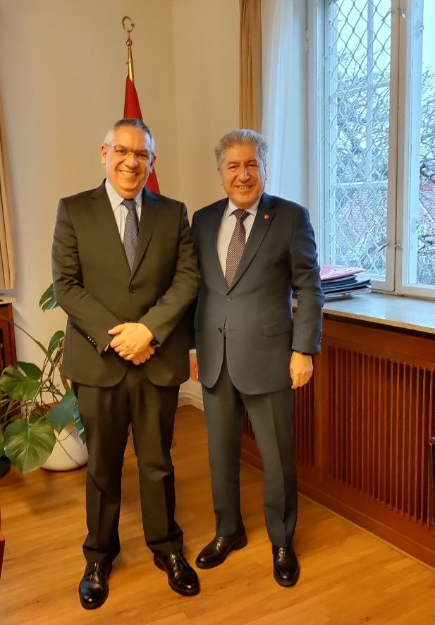 El Embajador de Venezuela en Noruega, Ramón Gordils, brindó una visita de cortesía a S.E. el señor Fazlı Çorman, Embajador de la República de Türkiye, en el marco de la ronda de presentación que efectúa el diplomático venezolano ante sus colegas acreditados en el país nórdico.