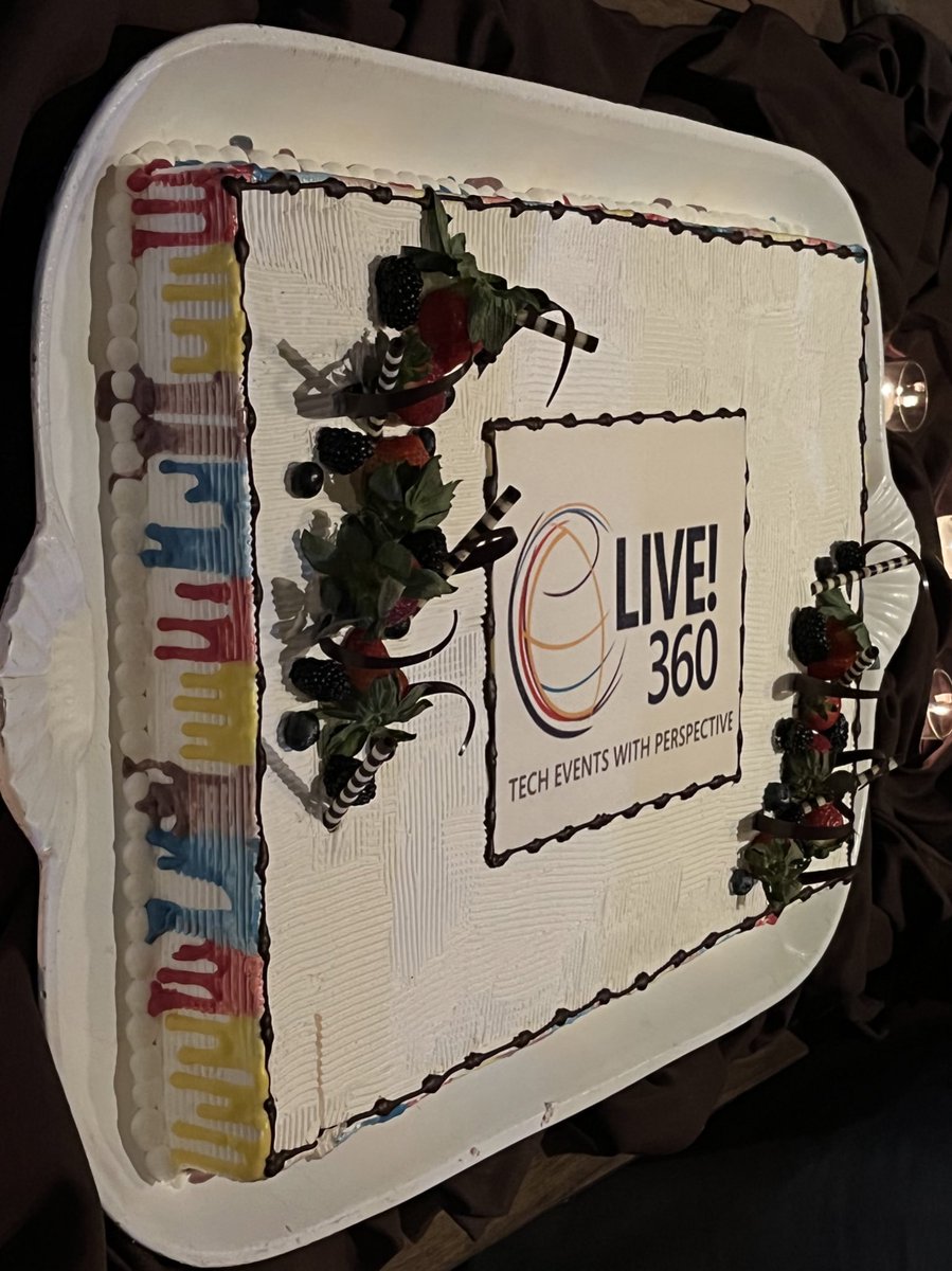 veronika_dev1's tweet image. My last conference of the year is over. Thanks @Live360events/@VSLive for the great time in Orlando: so much learning, sharing knowledge, networking, meeting old and new friends! Now I’m off for a well deserved vacation 🌴 #AI #ML #mlnet #dotNETMAUI #MVPBuzz #NeverStopLearning