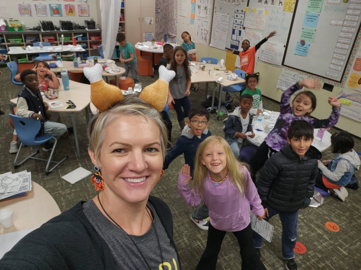 JENNIFE19980520's tweet photo. We've been creating, building, and MAKING all morning. #stemakerday https://t.co/8hEZCyit8V