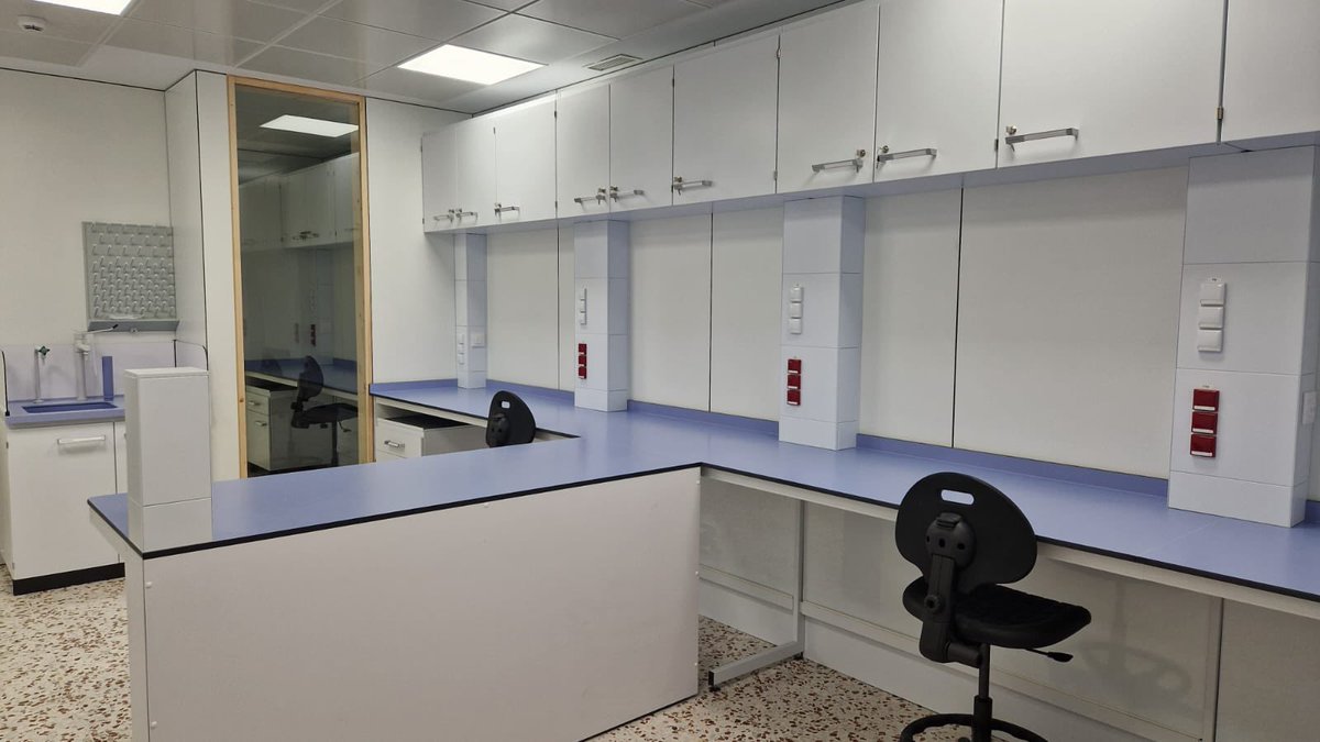 Doncs comencem.... ja tenim la primera estructura de terciarisme avançat del Parc Biomèdic de Girona:
El Laboratori de Diagnòstic Molecular i Medicina Personalitzada.  

Ara l'omplirem de màquines, de personal i d'il·lusió, per desenvolupar un projecte competitiu.