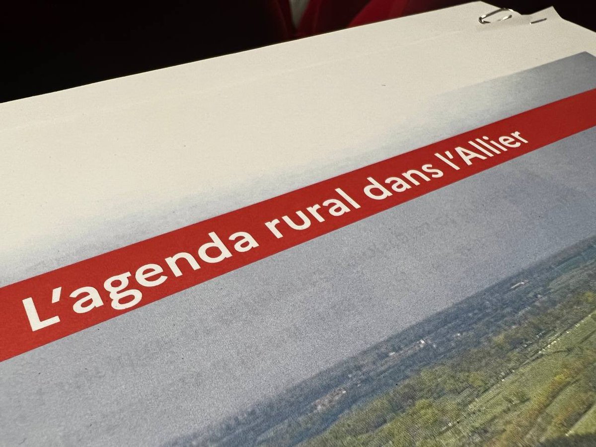 FaureDominique's tweet photo. #TdFR | Tour de France des Ruralités, épisode Allier 🌳
Plus de 2 heures d’échange aujourd’hui avec près de 50 @Maires_Ruraux de l’Allier, j’ai entendu leurs inquiétudes sur les coûts de l’énergie mais j’espère avoir pu redonner de la confiance par l'écoute et la pédagogie 🏠 https://t.co/NXfRh8IUPf