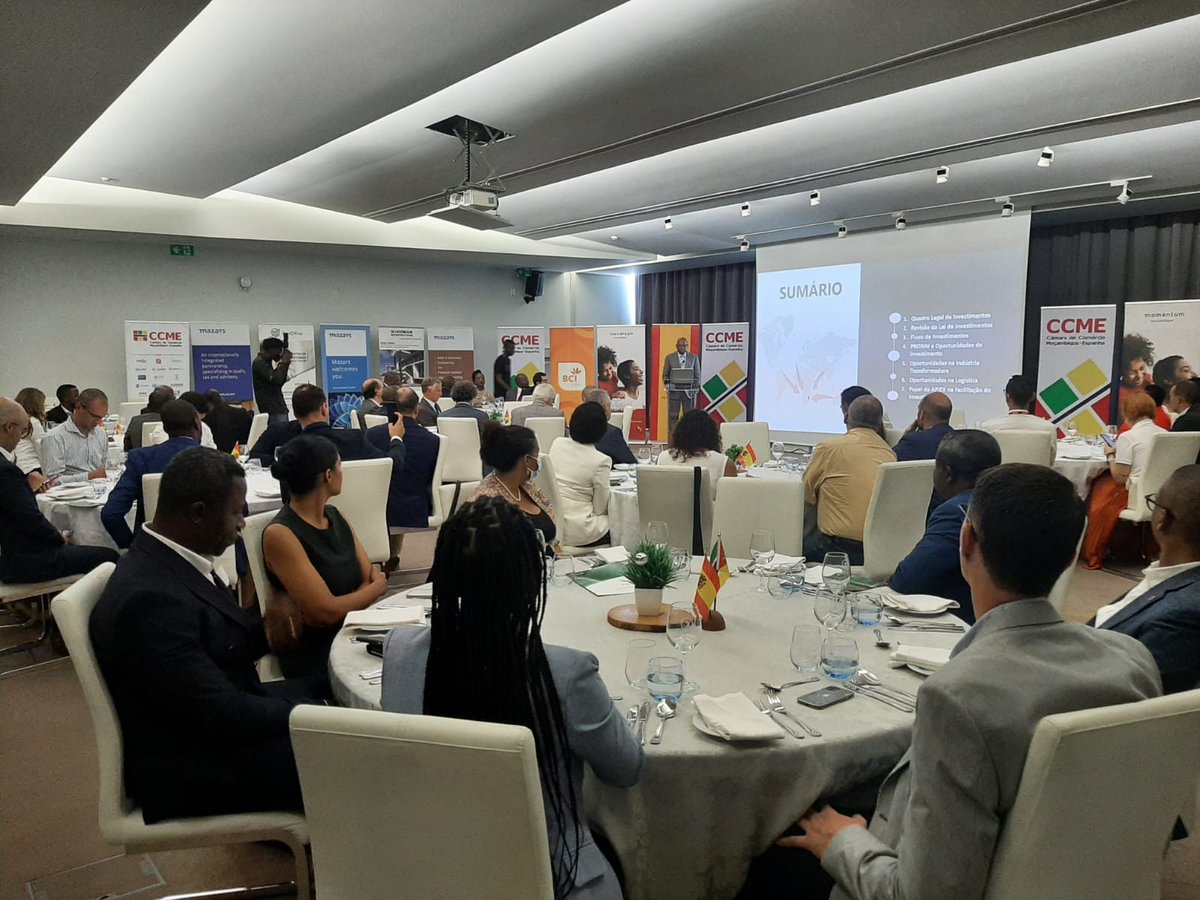 OzerecO's tweet photo. He participado, junto con el Ministro de Industria y Comercio 🇲🇿, Exmo. Silvino Moreno, en un almuerzo organizado por la Cámara de Comercio 🇲🇿🇪🇸 en el que han participado representantes del sector privado y la administración. @EmbEspMaputo @ICEXSudafrica #APIEX @camarascomercio https://t.co/zLBB1syNU9